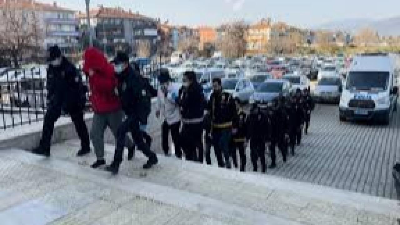 İzmir’de fuhuş operasyonu