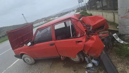 İzmir'de otomobil kontrolden çıktı