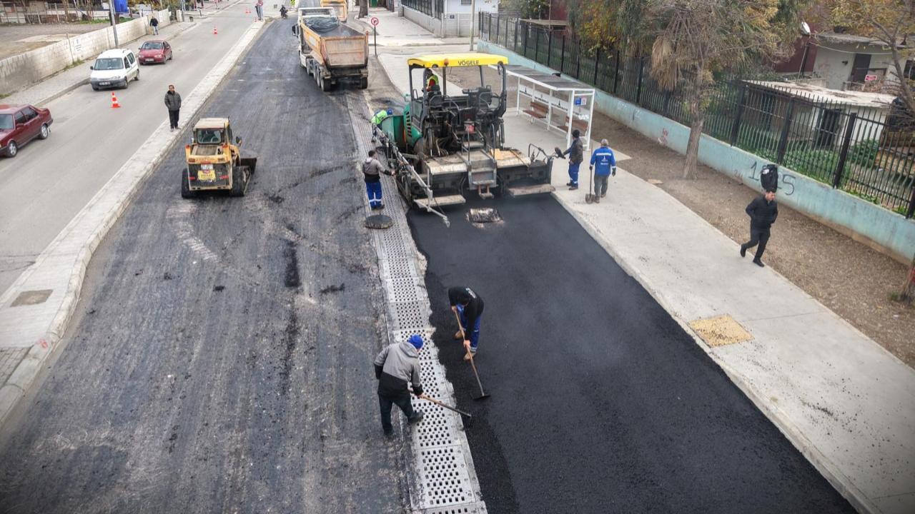 İzmir’de ulaşımı rahatlatan asfalt atağı