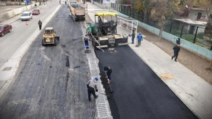 İzmir’de ulaşımı rahatlatan asfalt atağı