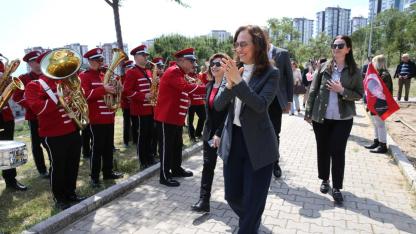 Karşıyaka sokaklarında bando şöleni