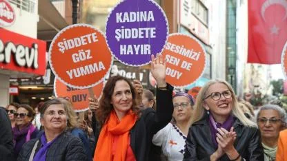 Karşıyaka’da ‘Kadın ve Aile Hizmetleri’ ile 5 bin kadına destek