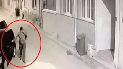 Kesici aletle 5 araca zarar verdi