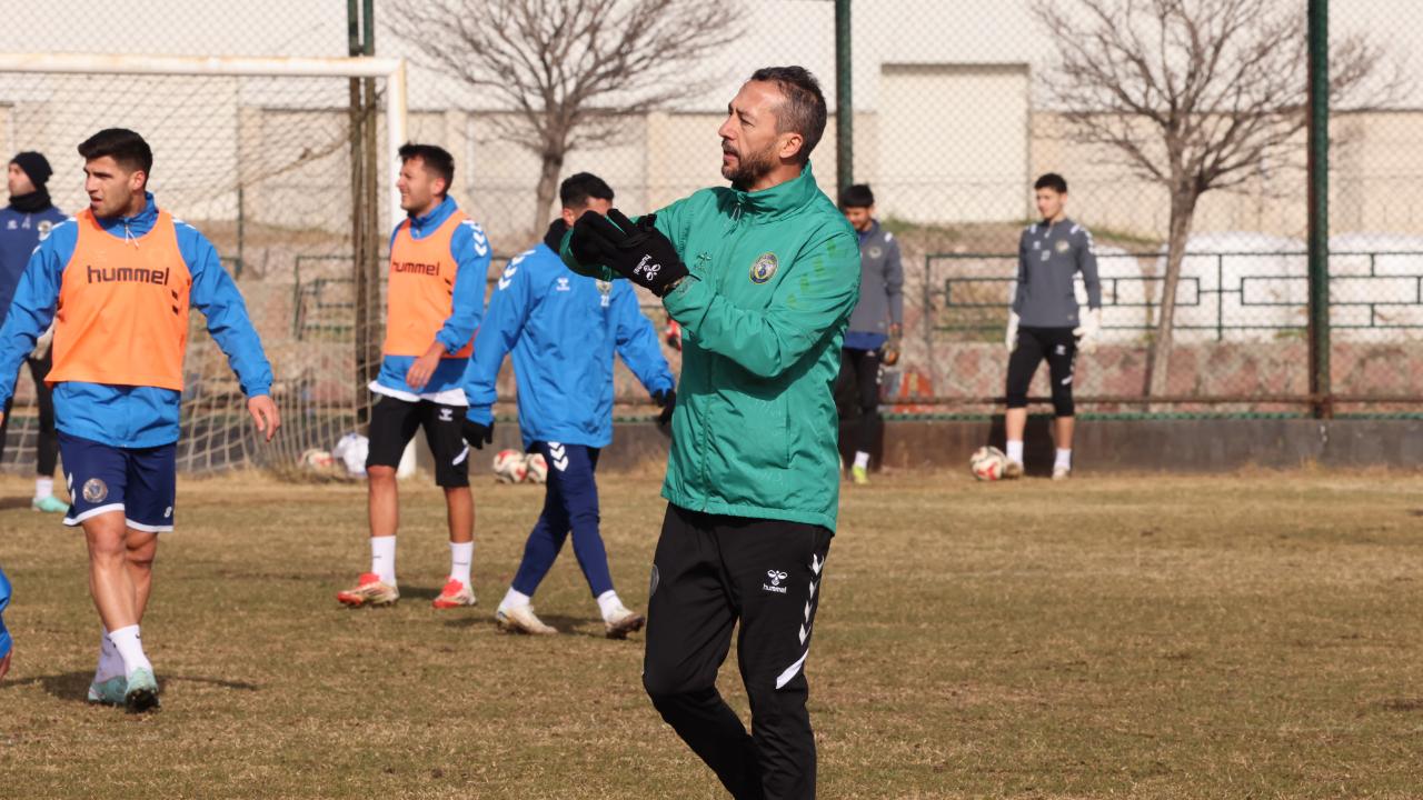 Kısa: Şampiyonluk yarışında Galatasaray'ı önde görüyorum