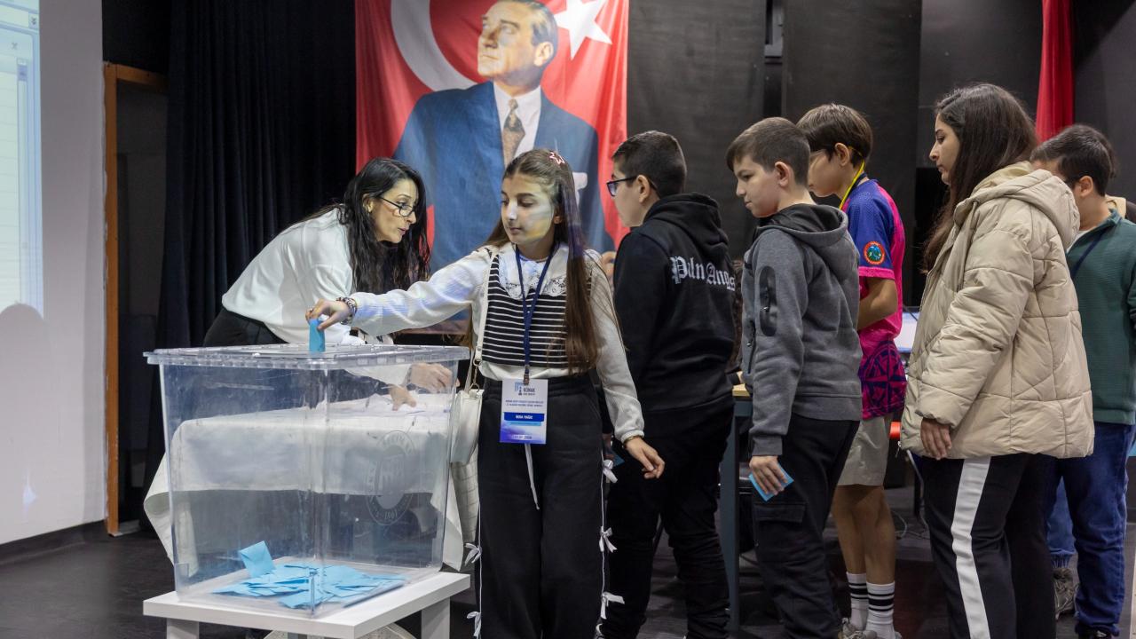 Konak’ın Çocuk Meclisi’nde seçim heyecanı