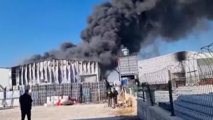 Konya'da fabrika deposu yandı