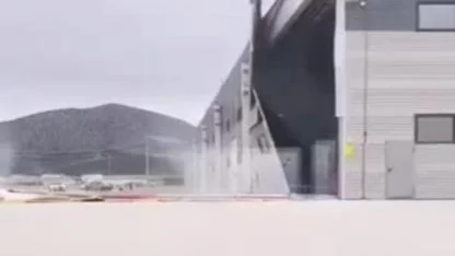 Kütahya’da şiddetli rüzgâr fabrikanın duvarını yıktı