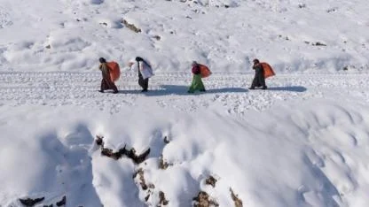 Mazıdağı’nın karlı yollarında zorlu mesai