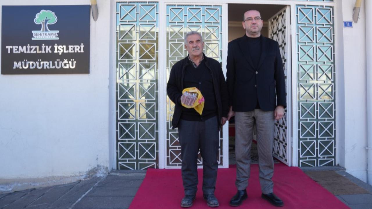 Para poşetini çöpe attı, çöp poşetiyle bankaya gitti