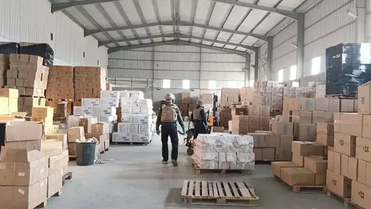 Silifke'de havai fişek ve patlayıcı madde ele geçirildi