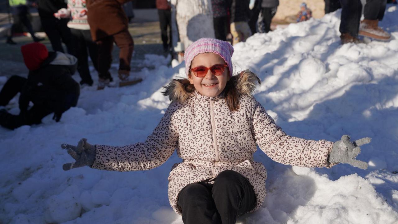 Ürkmez’de yarıyıl tatiline kar sürprizi