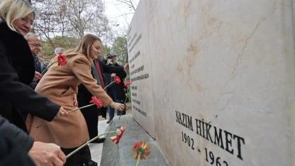 Usta şairin 124. doğum günü heykeli başında kutlandı