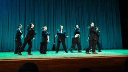 Yasemin Sakallıoğlu, İzmirlileri kahkahaya boğdu