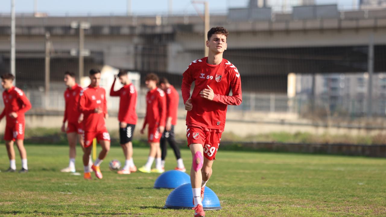 Adem Yeşilyurt: "Fenerbahçe'de forma rekabetine girmek istiyorum"