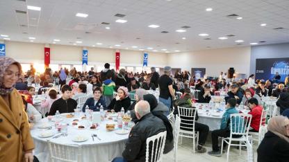 Aliağa'da ilk iftar: Büyük katılımla başladı