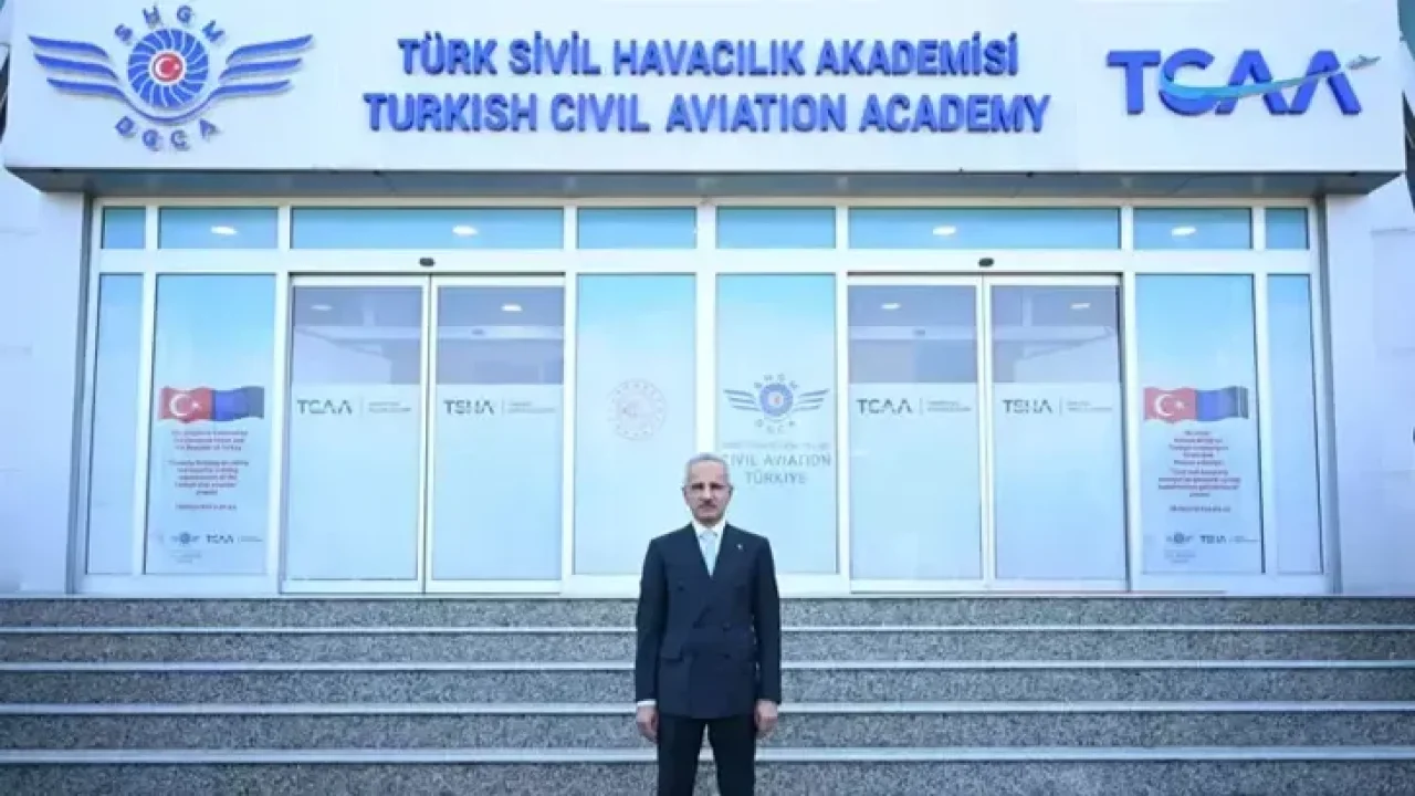 Bakan Uraloğlu: Yolcu ve kargo uçağı sayısı 800'e ulaştı
