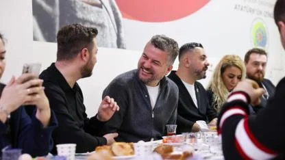 Başkan Görkem Duman Kozağaç’ta sahur sofrasında