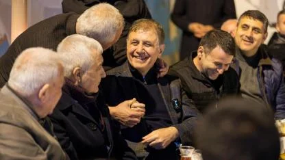 Başkan Tugay Kemalpaşalılarla sahur sofrasında buluştu