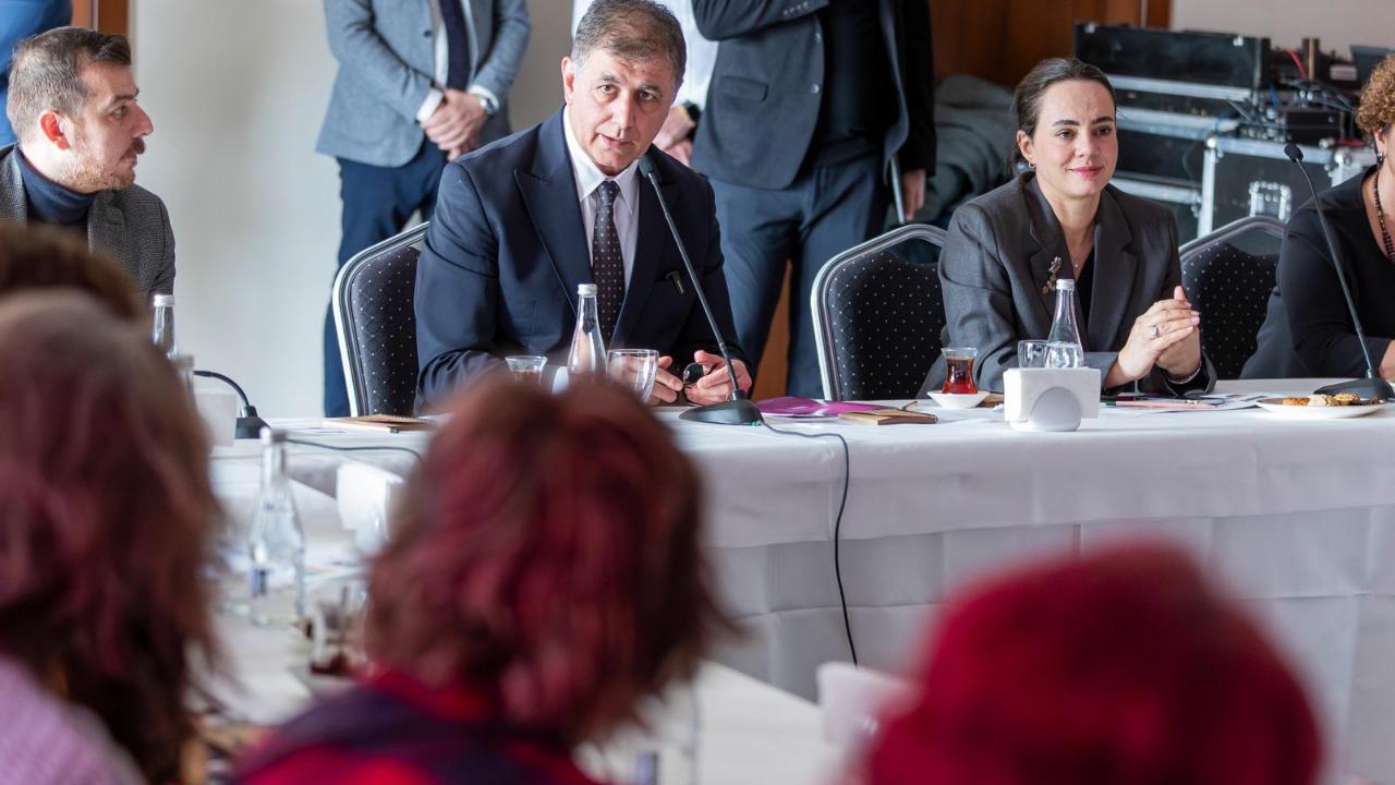 Başkan Tugay’dan kadın mücadelesine güçlü çağrı