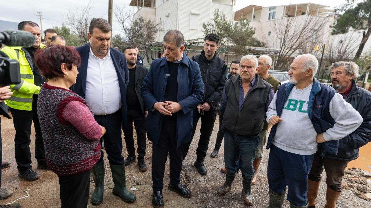 Başkan Tugay'dan Seferihisar'da yağıştan etkilenenlre destek