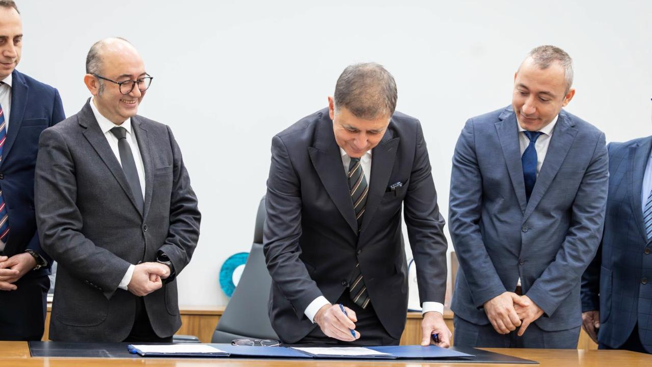 Başkan Tugay’dan tarihi imza