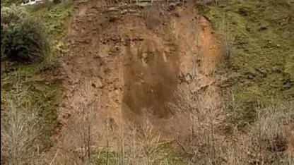 Bayındır Zeytinova Barajı yolunda heyelan