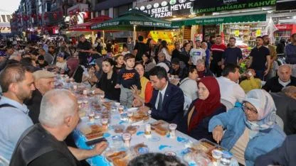 Bayraklı Belediyesi Ramazan Sofraları Mahallelere Taşıyor