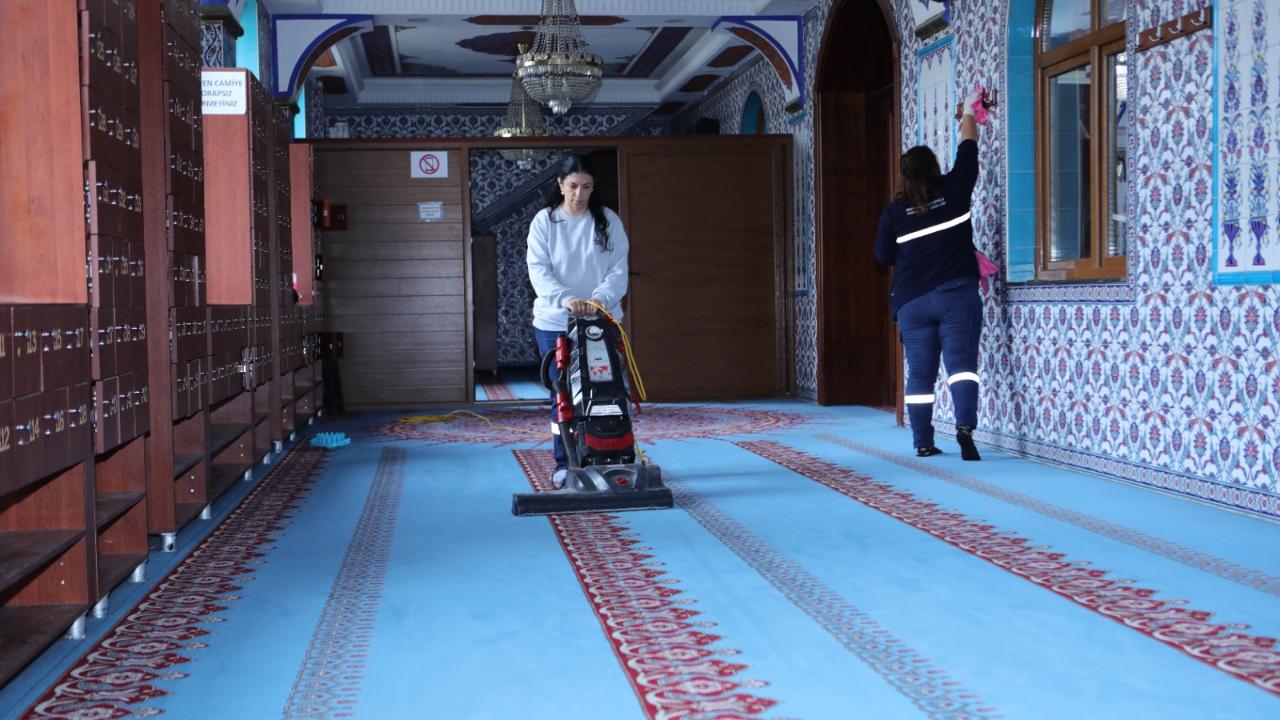 Bayraklı Ramazan’a Hazır