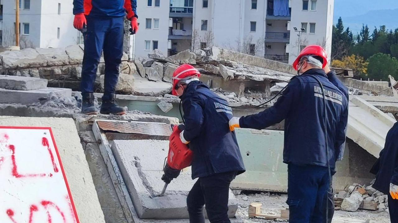 Bayraklı'da Arama Kurtarma Ekipleri AFAD Eğitimini Tamamladı