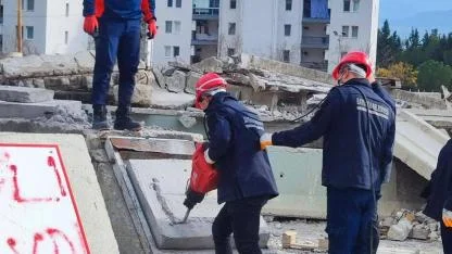 Bayraklı'da Arama Kurtarma Ekipleri AFAD Eğitimini Tamamladı