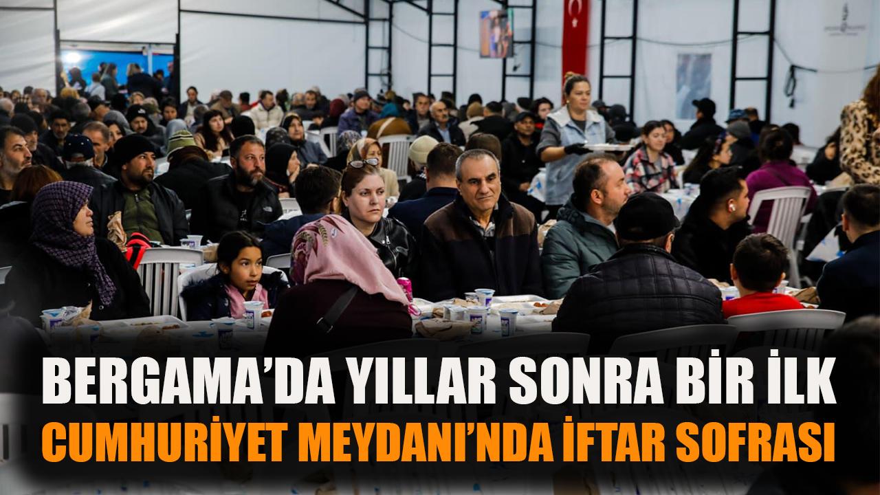 Bergama'da yıllar sonra bir ilk:Cumhuriyet Meydanı'nda iftar