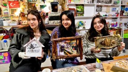 Bornova’da gençler atıkları sanata dönüştürdü