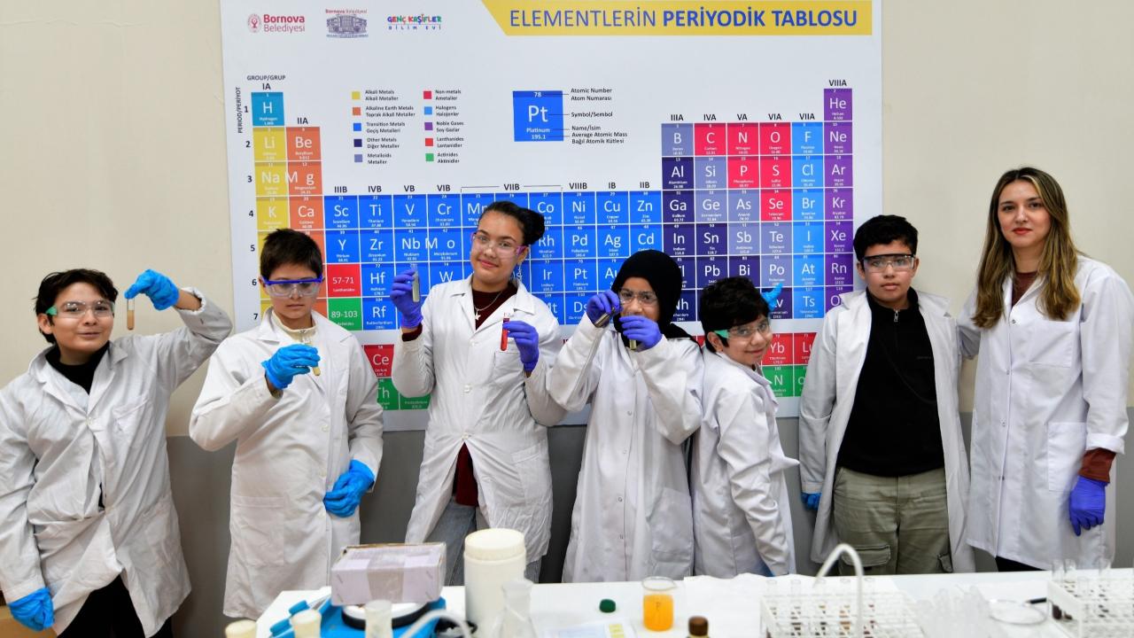 Bornovalı çocukların Kış Bilim Kampı heyecanı