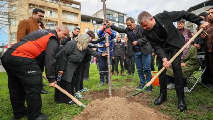 Buca’da 6 Şubat’ta kaybedilenler fidanlarla anıldı