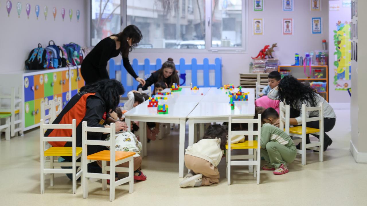 Buca’da miniklere deprem eğitimi