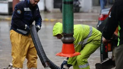 Büyükşehir ekipleri sağanak yağış nedeniyle seferber oldu