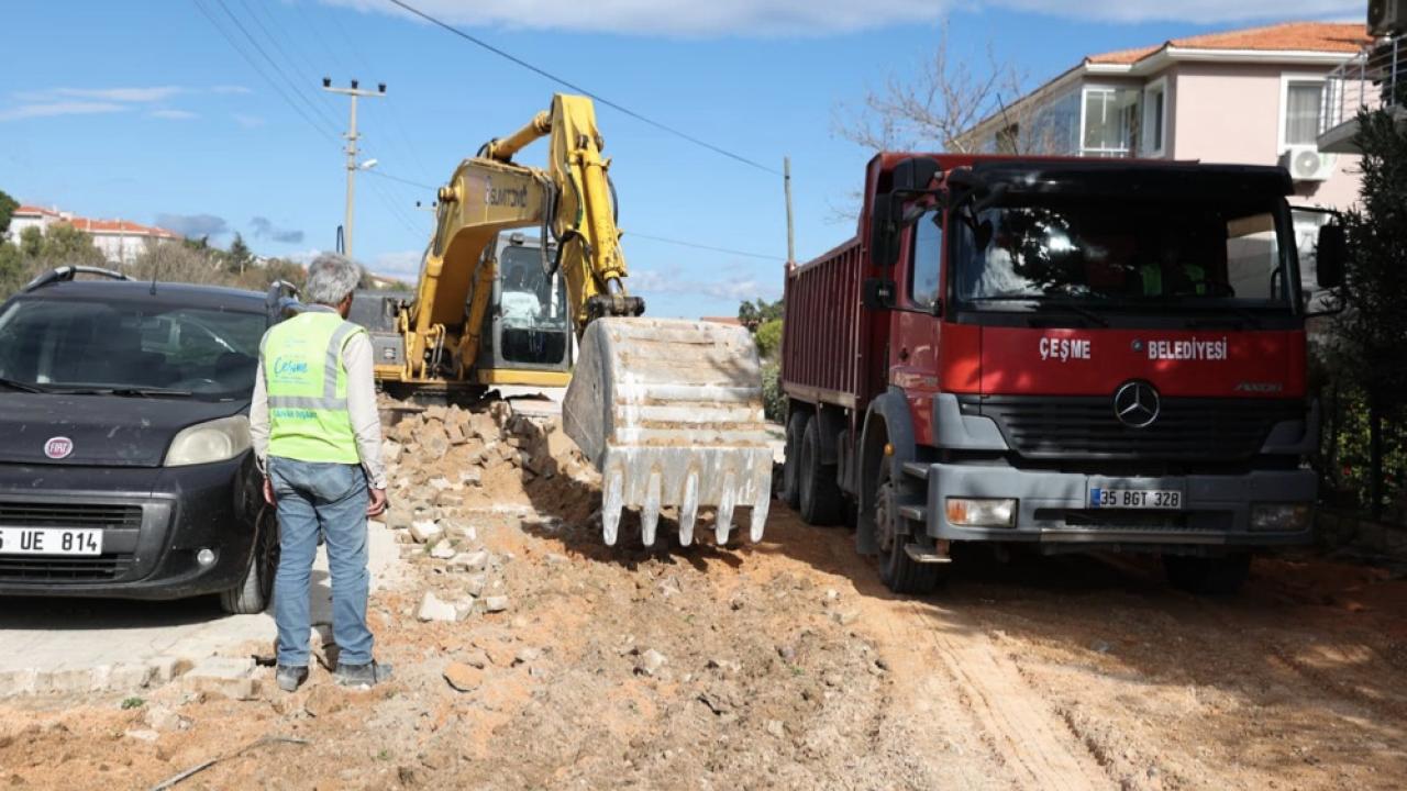 Çeşme Belediyesinden yol yenileme seferberliği