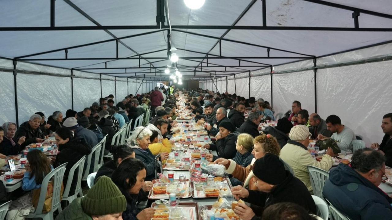Çeşme’de Ramazan birlikteliği: İlk 3 gün yoğun ilgi gördü