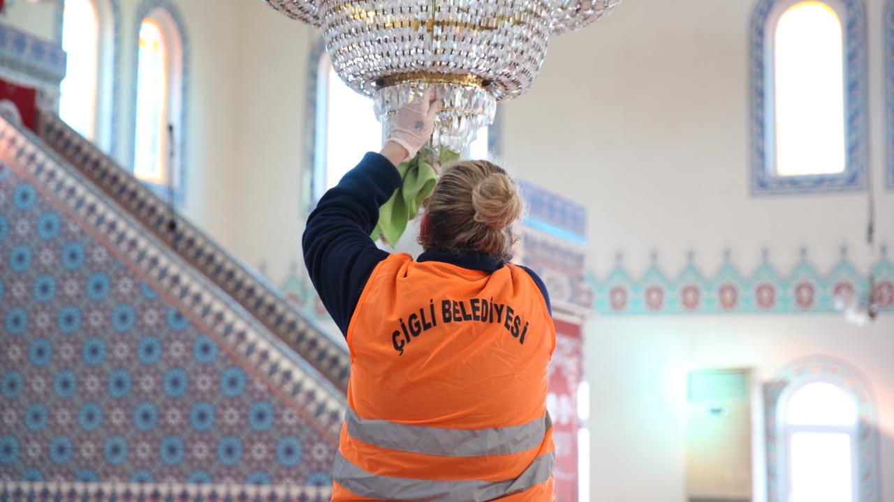 Çiğli’de İbadethaneler İçin Temizlik Mesaisi
