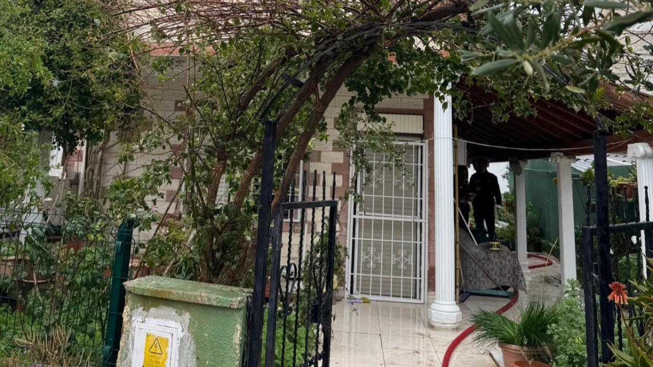 Çıkan ev yangınında bir kişi hayatını kaybetti
