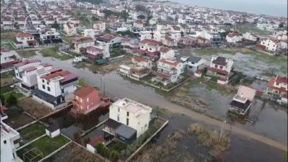 Dikili'de yağış durdu, sular kaldı