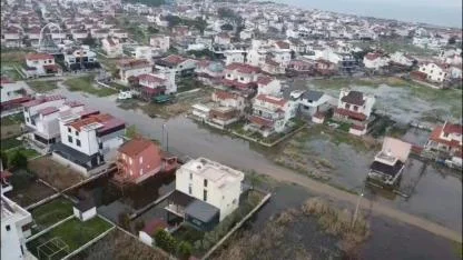 Dikili'de yağış durdu, sular kaldı