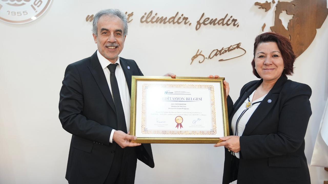 Ege Üniversitesinde akademik başarılar ödüllendirildi