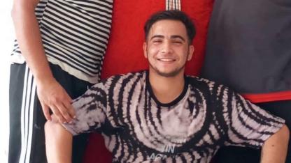 Genç taraftarı tribünden düştü