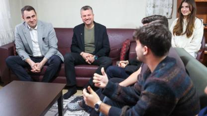 Güç ve Duman, iftar sofrasında gençlerin derdini dinledi