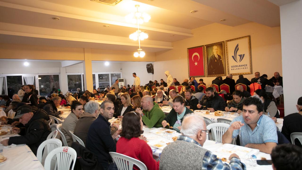 Güzelbahçe'de ilk iftar sofrası kuruldu