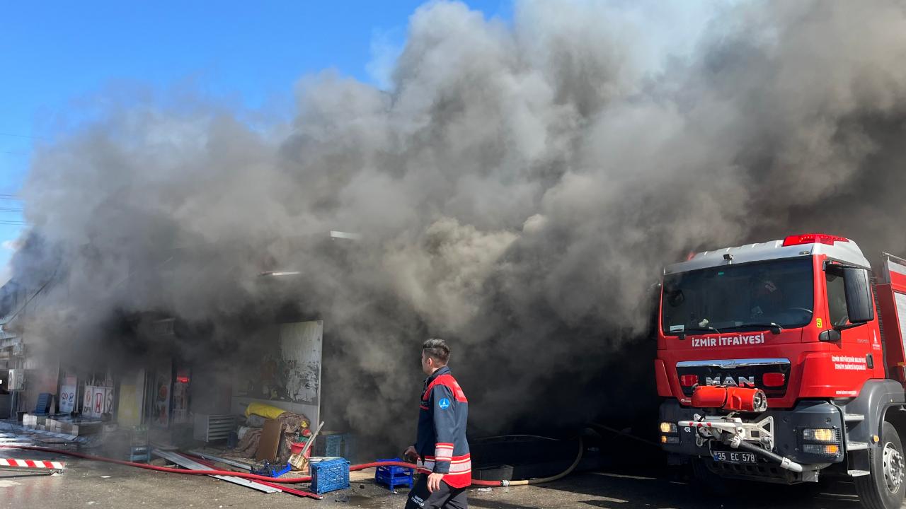 İzmir 6. Sanayi'de yedek parça dükkanında yangın