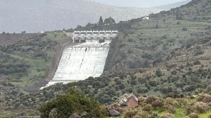 İzmir'de aşırı yağışlar sonrası barajlardan kontrollü su bırakılıyor