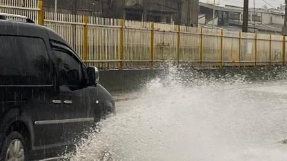 İzmir'de sağanak etkili oldu