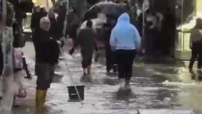 İzmir'de sağanak yağış hayatı olumsuz etkiledi